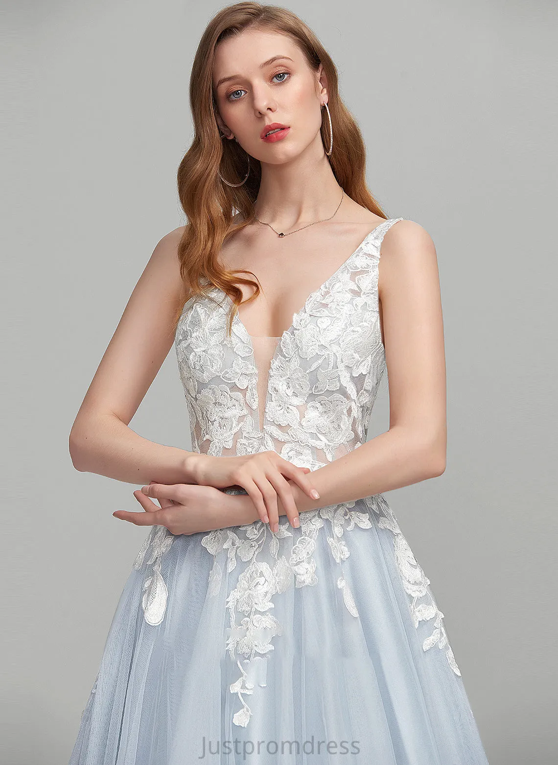 Floor-Length Ball-Gown/Princess V-neck Gwen Tulle Prom Dresses