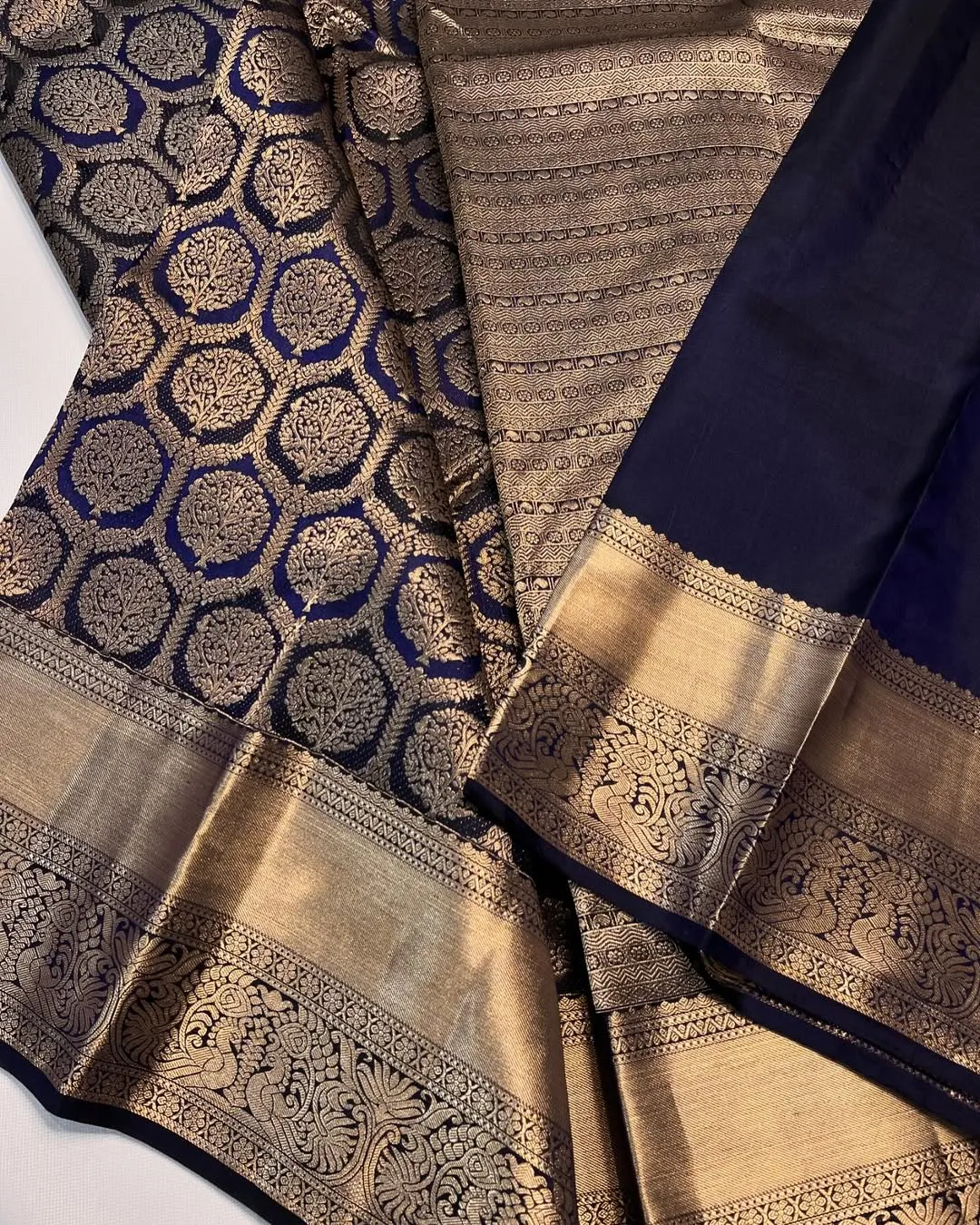 Lustrous Navy Blue Soft Banarasi Silk Saree With Seraphic Blouse Piece