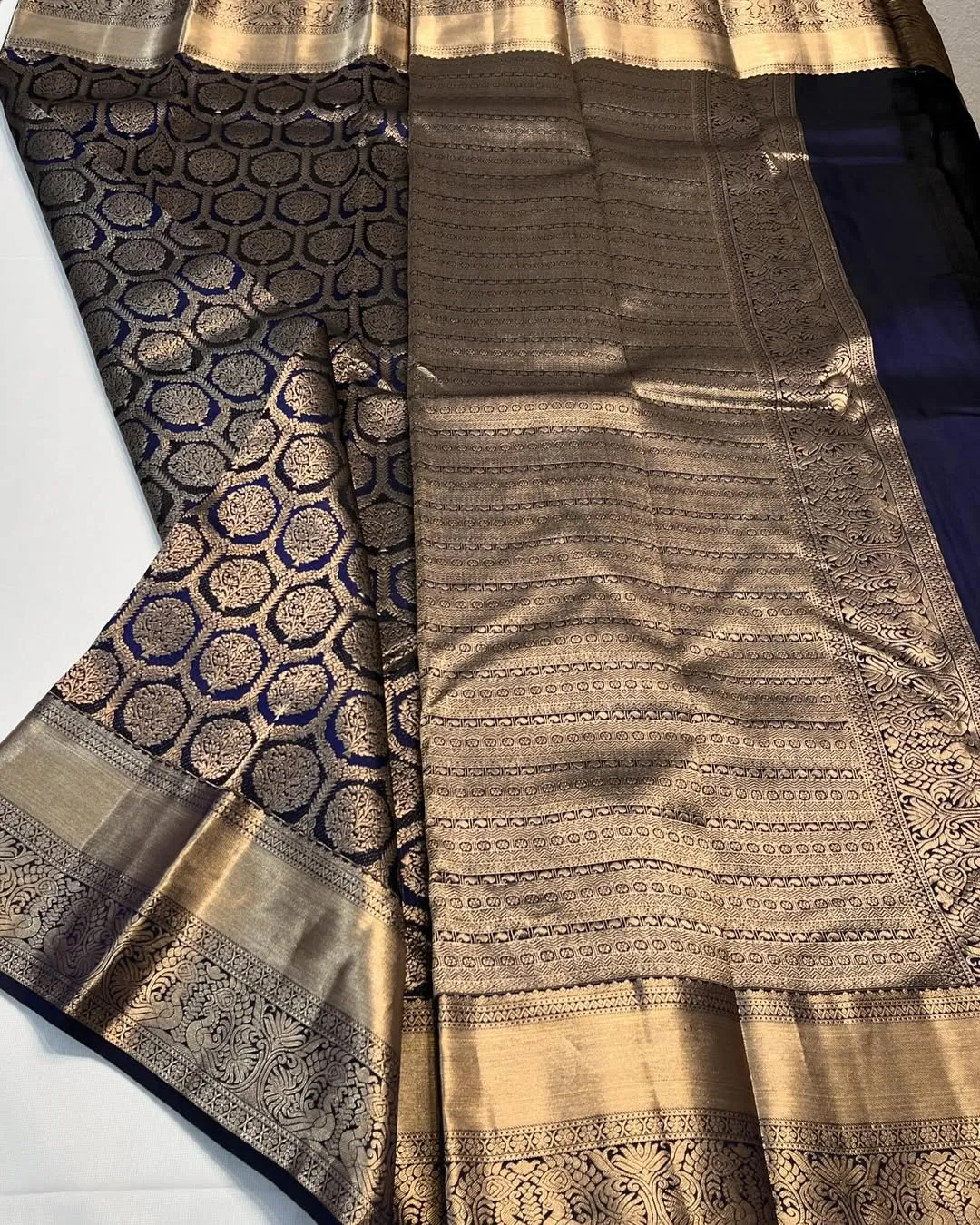 Lustrous Navy Blue Soft Banarasi Silk Saree With Seraphic Blouse Piece