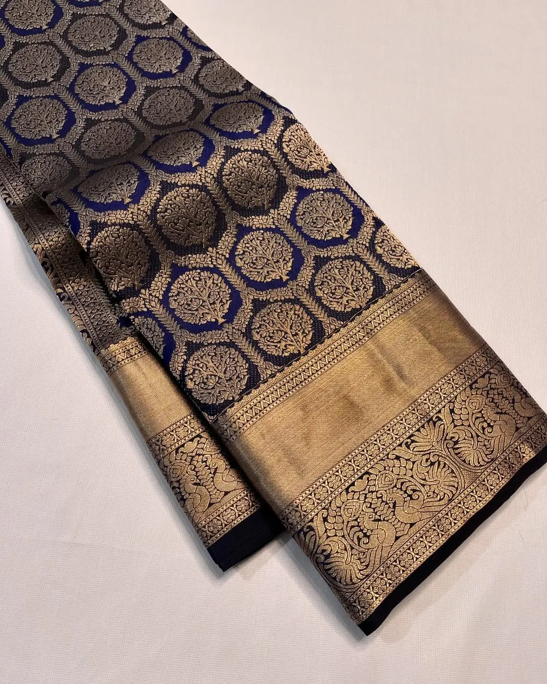 Lustrous Navy Blue Soft Banarasi Silk Saree With Seraphic Blouse Piece